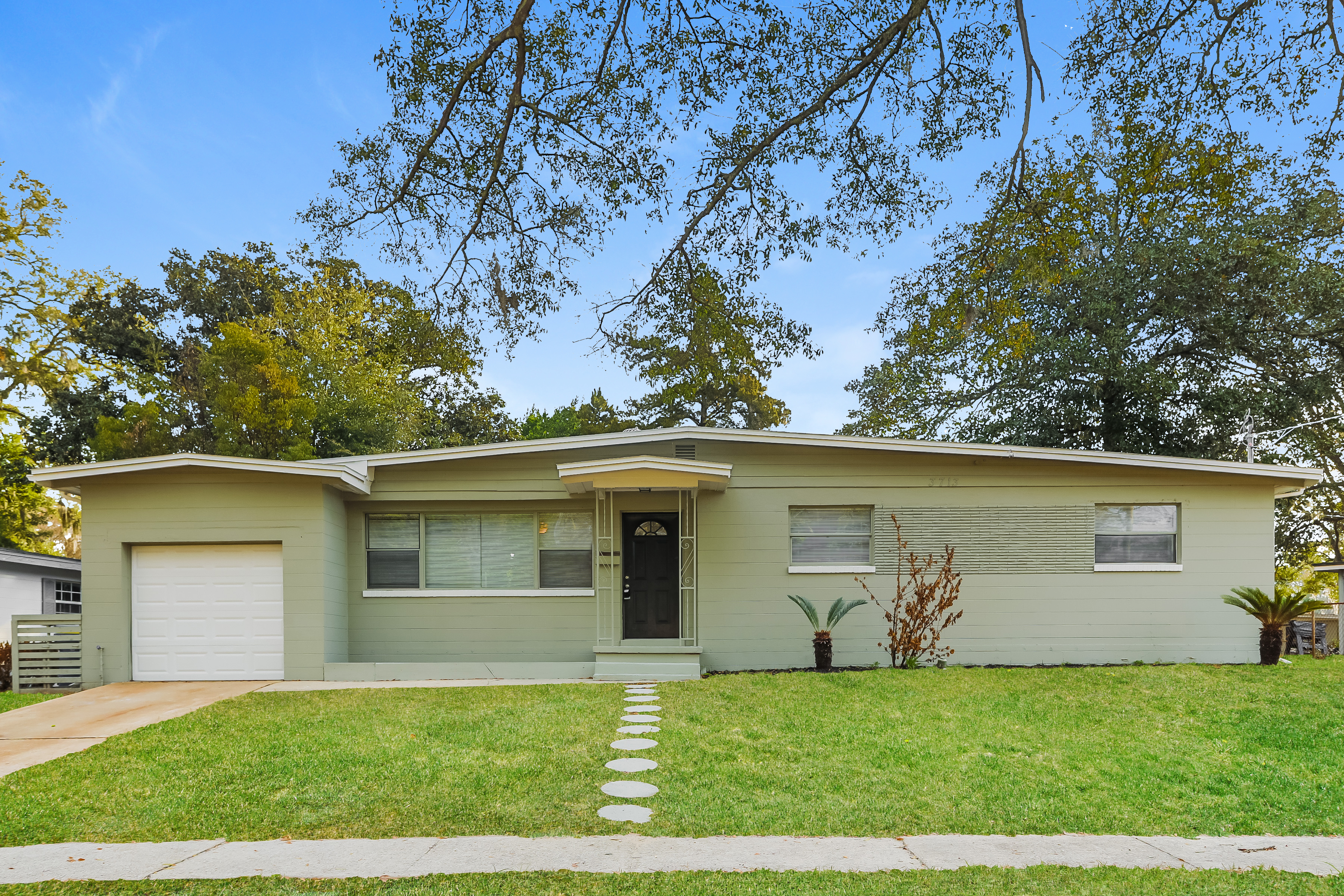 3713 Hoover Ln Jacksonville, FL 32277